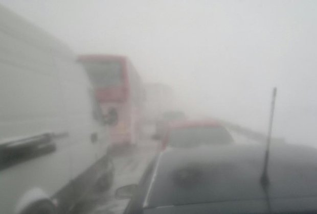 autoput-nis-zavejan-sneg