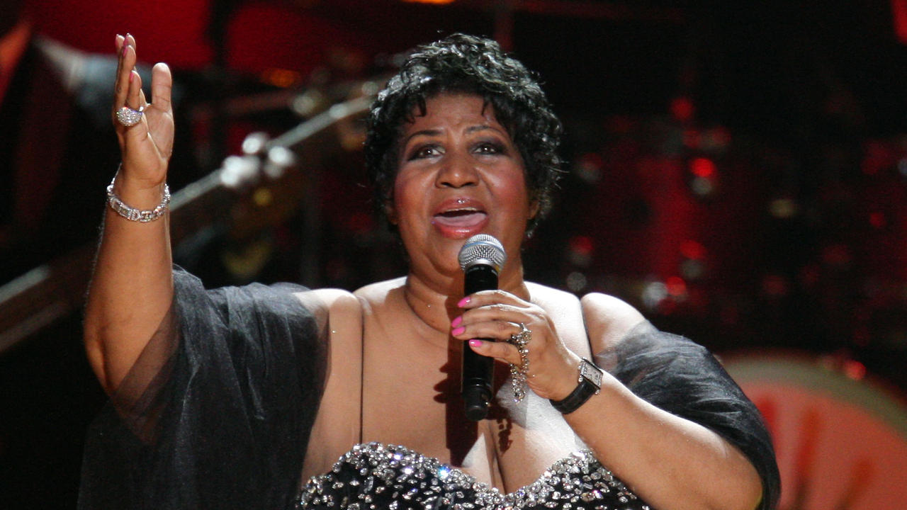 NEW YORK - JULY 18: Aretha Franklin performs during the Mandela Day: A 46664 Celebration Concert at Radio City Music Hall on July 18, 2009 in New York City. (Photo by Michael Loccisano/Getty Images)